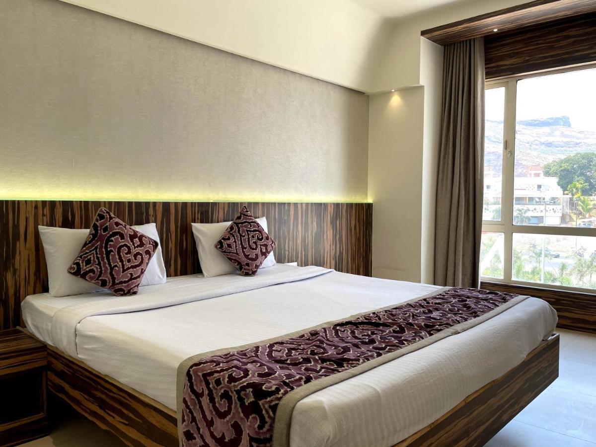 Hotel Grand Parivaar Igatpuri Buitenkant foto
