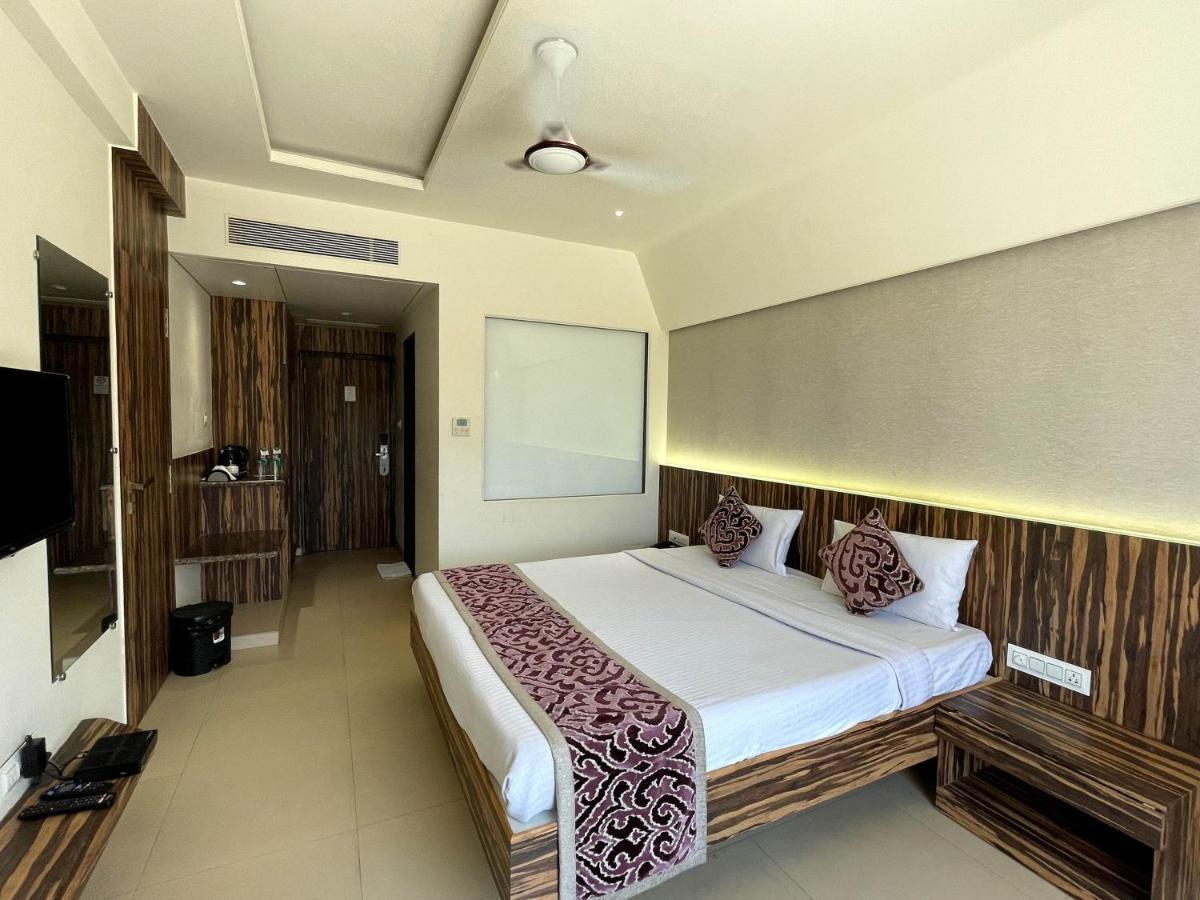 Hotel Grand Parivaar Igatpuri Buitenkant foto