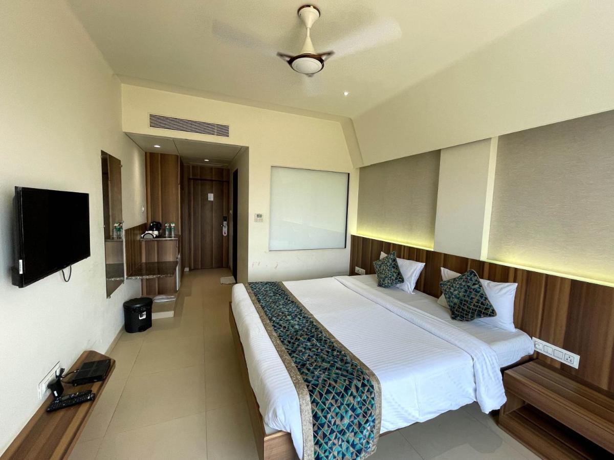 Hotel Grand Parivaar Igatpuri Buitenkant foto