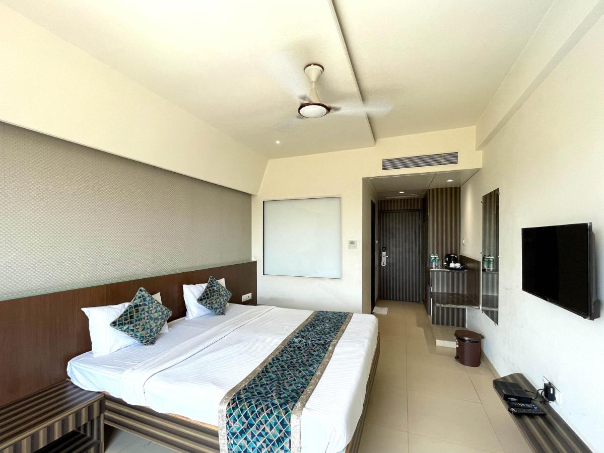 Hotel Grand Parivaar Igatpuri Buitenkant foto