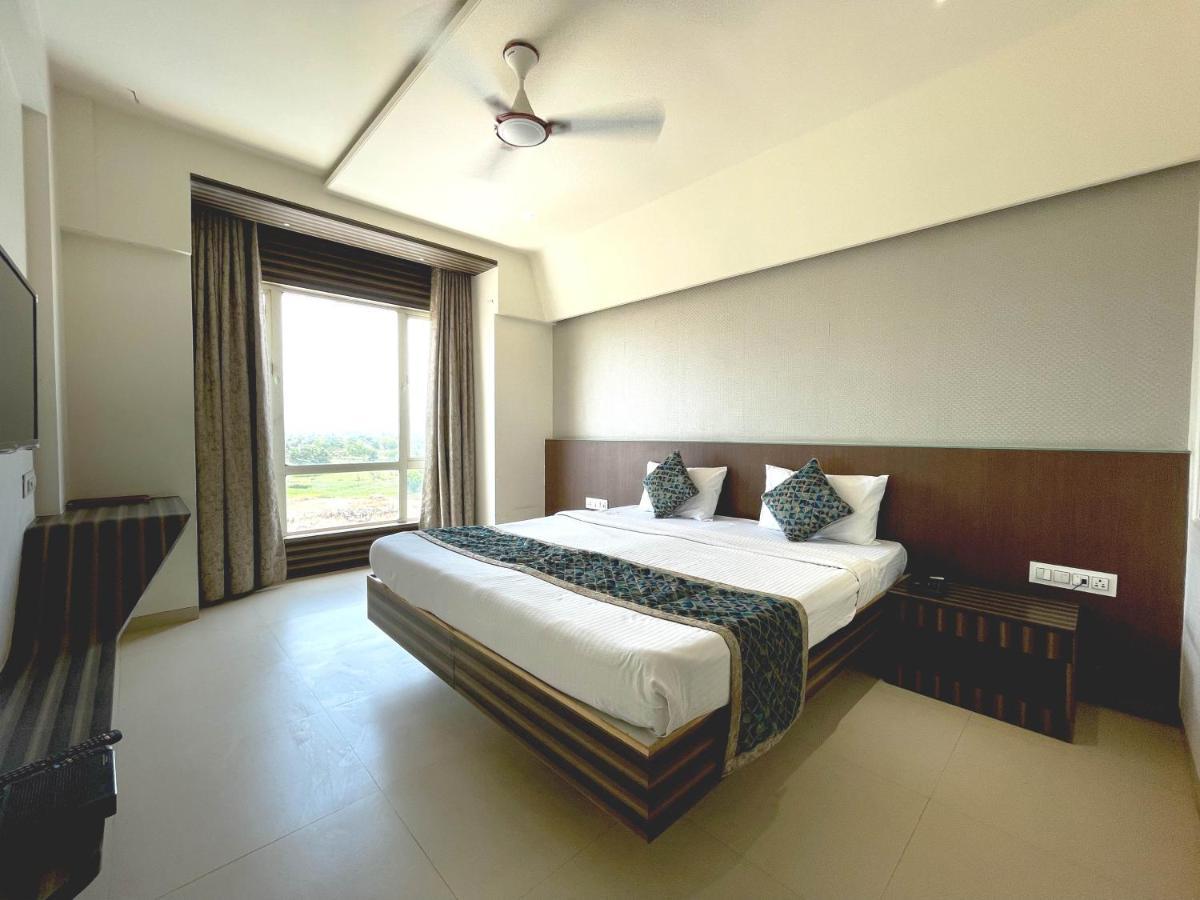 Hotel Grand Parivaar Igatpuri Buitenkant foto